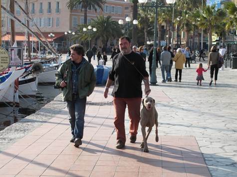 Sanary-sur-mer février 2009, Patrick Chauvel (a gauche) et Henri Bureau sur le port